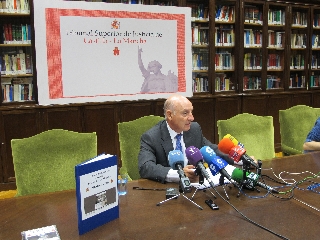 El presidente del TSJCLM durante la rueda de prensa